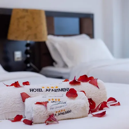 The Streamliner Hotel Apartment-2