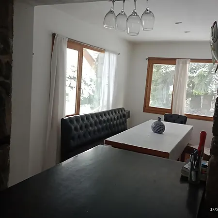 La Nevadita, Chalet Cabin Located Near The Center- It Includes Suite Room With Double Bed And Another 2 Bedrooms With Two Singles Beds- Living Room Fireplace, Hot Water, Wi-Fi-3