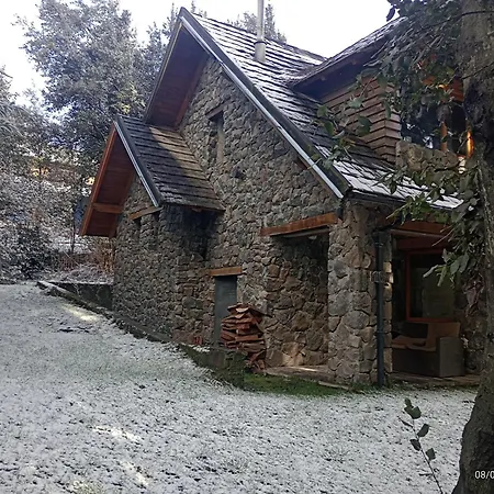 La Nevadita, Chalet Cabin Located Near The Center- It Includes Suite Room With Double Bed And Another 2 Bedrooms With Two Singles Beds- Living Room Fireplace, Hot Water, Wi-Fi-2