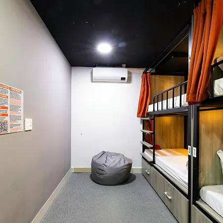 Base Backpackers-3