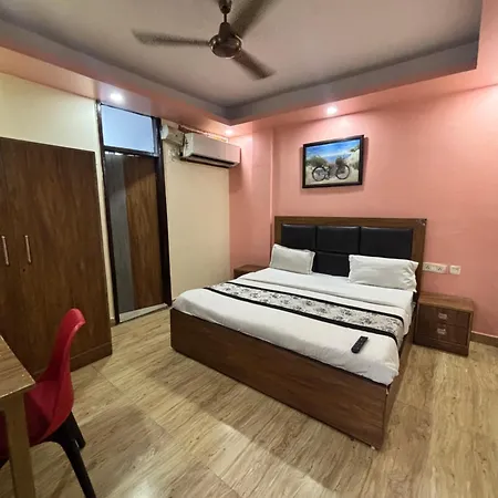 Hotel Paradise - Near 1 Min Walk In Nizamuddin Railway Station-3