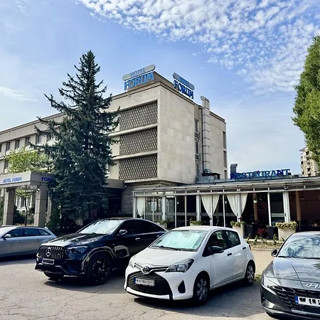 Hotel Forum - Free Parking For Cars-3