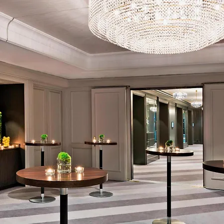 Renaissance Vienna Schoenbrunn Hotel-3