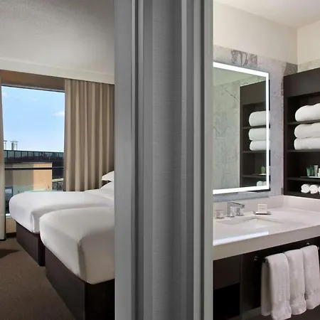 Hilton Suites Toronto-Markham Conference Centre & Spa-3