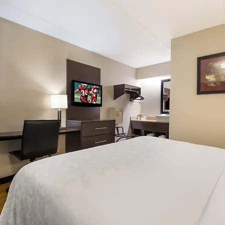 Red Roof Inn Plus+ Nashville Airport-3