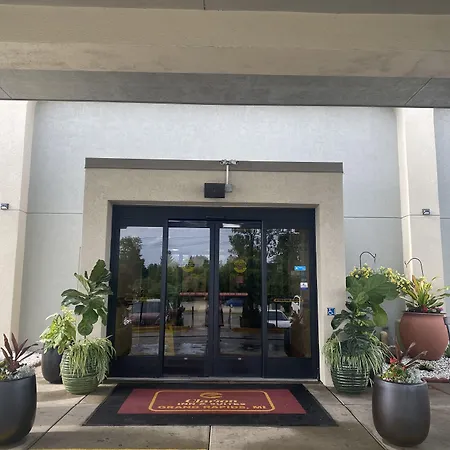 Clarion Inn & Suites Grand Rapids Airport-2