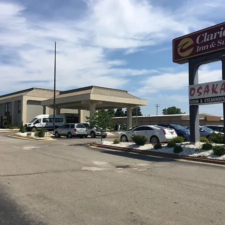 Clarion Inn & Suites Grand Rapids Airport-3