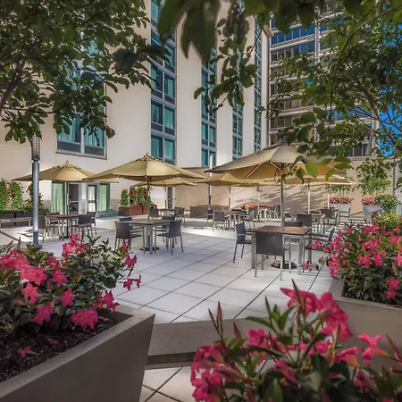 Courtyard By Marriott Bethesda Chevy Chase-3