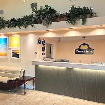 Days Inn By Wyndham San Antonio Airport-3