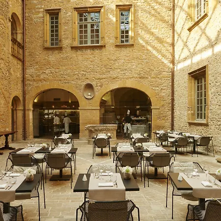 Chateau De Bagnols-2