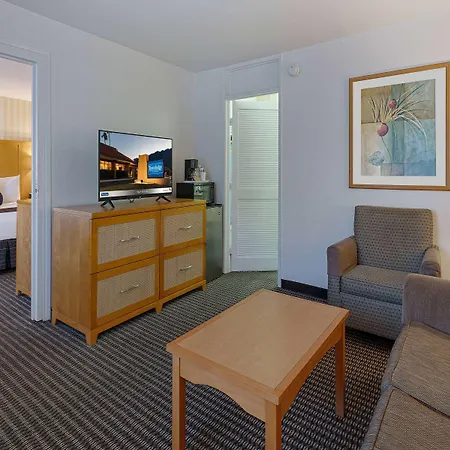 Travelodge By Wyndham Palm Springs-2