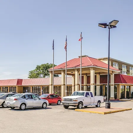 Wingate By Wyndham Wichita Airport-3
