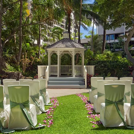 Hilton Waikiki Beach Resort & Spa-3