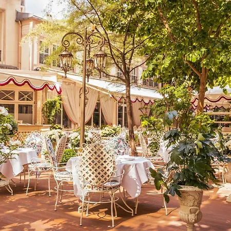 Renaissance Paris Nobel Tour Eiffel Hotel-3