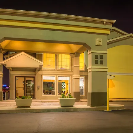 Super 8 By Wyndham Oklahoma Airport Fairgrounds West-3