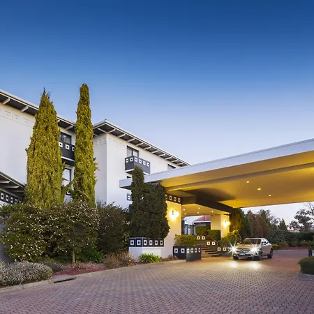 Ramada By Wyndham Diplomat Canberra-2