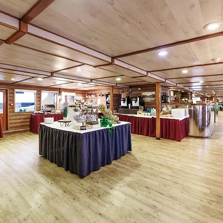Botel Marina-2