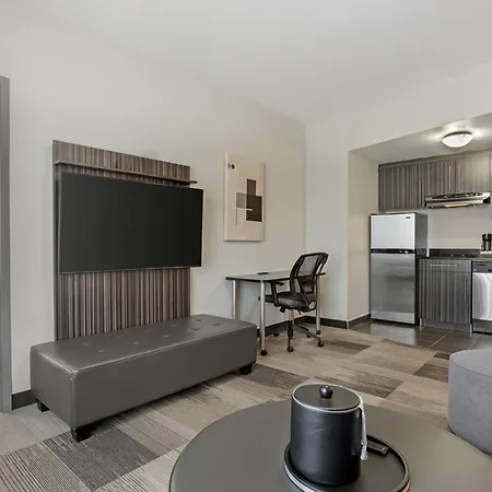 Best Western Plus Airport Inn & Suites-2