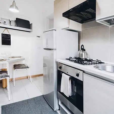 Piazza Aldrovandi - Quiet Balcony Apartment In The Historic Center-2