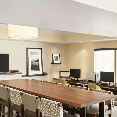 Hampton Inn Portland Airport-2