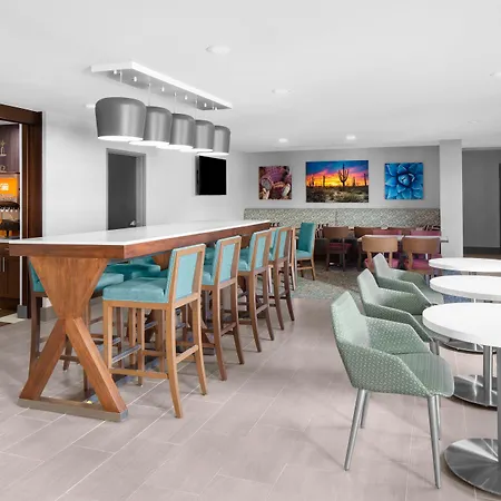 Hampton Inn Phoenix - Biltmore-3