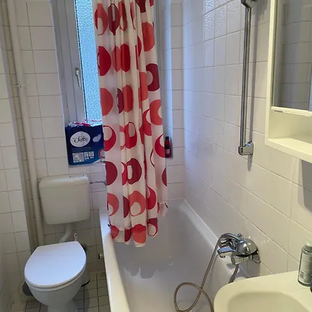 One Room For 2 Pers, 9 Min To Trade Fare, Free Parking-3