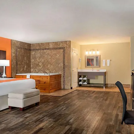 Howard Johnson By Wyndham Pigeon Forge-2