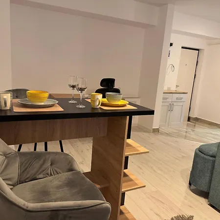 Zenith Central Address Apartment - Parking Option-2