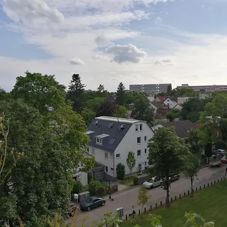 1-Zi Apartment Naehe U-Bahn U-3, Balkon, Garage-2