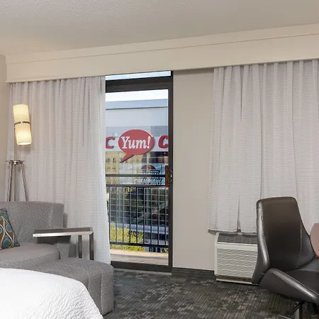 Courtyard By Marriott Louisville Downtown-2