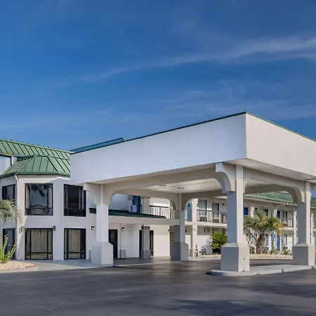 Days Inn & Suites By Wyndham Savannah Midtown-3
