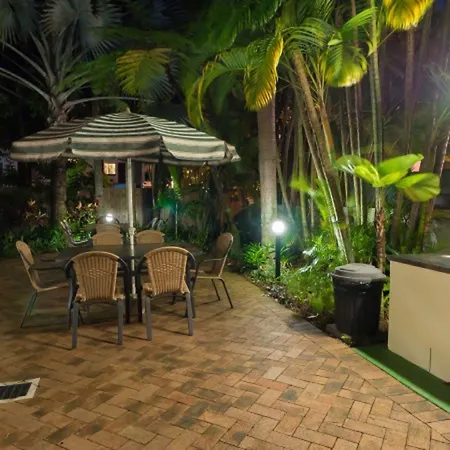 Tropic Towers Apartments-3