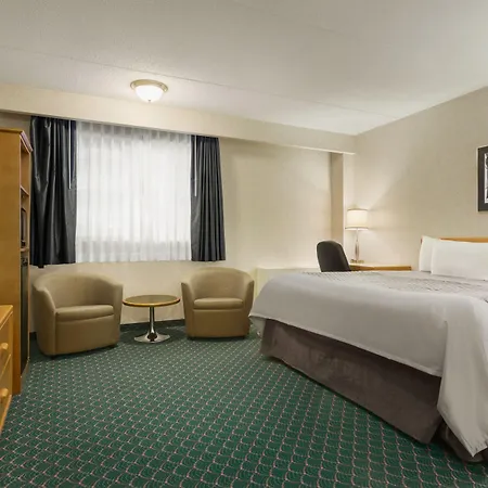 Travelodge By Wyndham Winnipeg East-2
