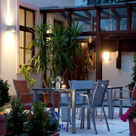 Hotel Lucia-2