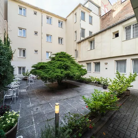 Hotel White Lion-3