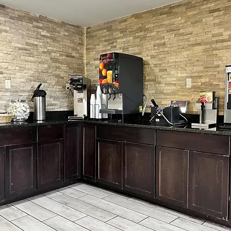 Baymont By Wyndham Indianapolis Airport Lynhurst-3