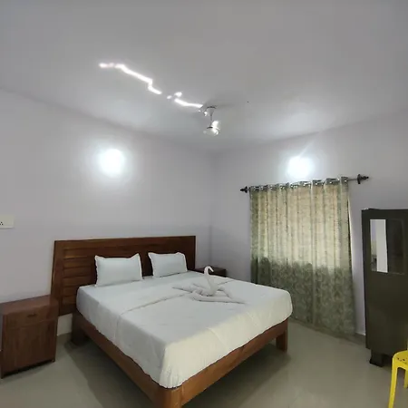 Candolim Seaside Guesthouse-3