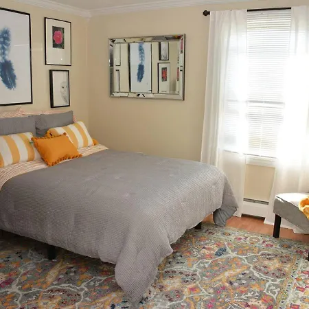 Little Miss Cottages - 68 East Grand Luxury Condo-2