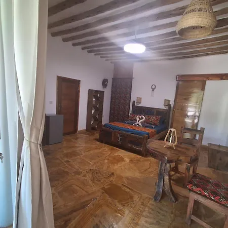 Zanzi-Barbar-Home-2