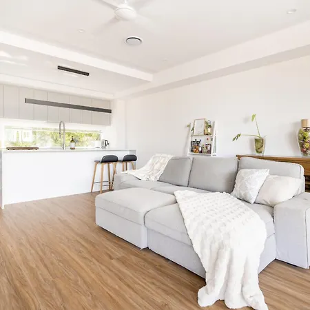Luxury Hope Island Retreat-3