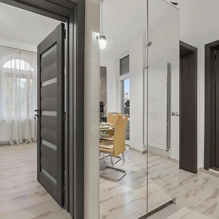 Bucharest 1Br With Balcony Near Palace Of Parliament-3