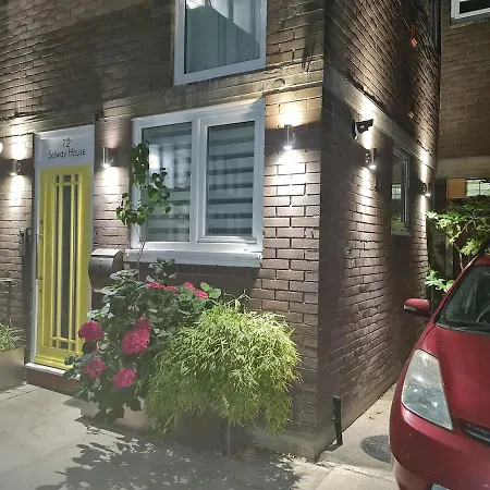 Beautiful 3 Bedroom House Stockwell Central London-3