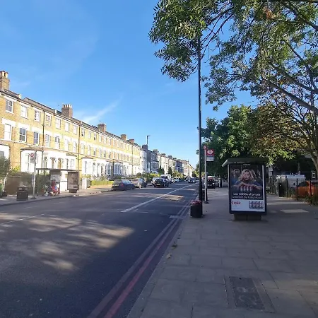 Beautiful 3 Bedroom House Stockwell Central London-2