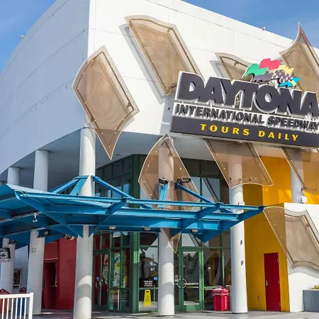 Super 8 By Wyndham Daytona Beach-2