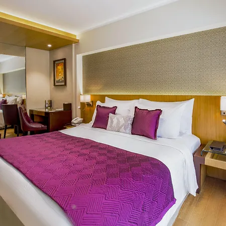 Hotel Bawa Continental Juhu Beach-3