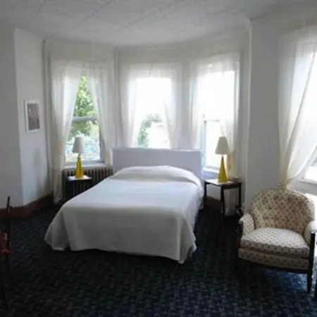 Fort Pl B&B And Gallery-2
