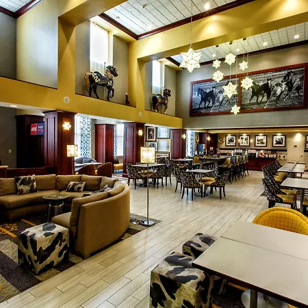 Hampton Inn & Suites Staten Island-2