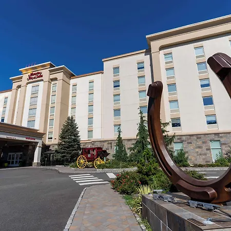Hampton Inn & Suites Staten Island-3