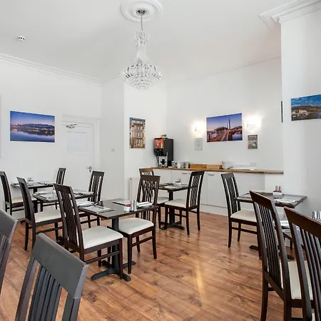 Trelawney Hotel - Guest House-2