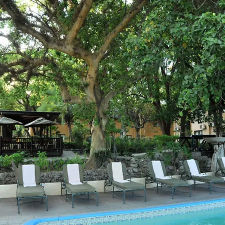 Cresta Riley'S Hotel-3